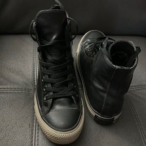 Chuck Taylor All Star Converse Leather black and gray size 9 
Worn once